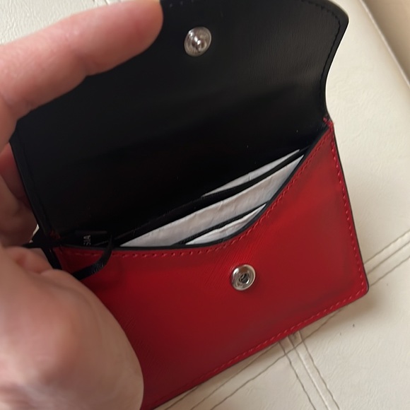 DKNY - Picture 7 of 8